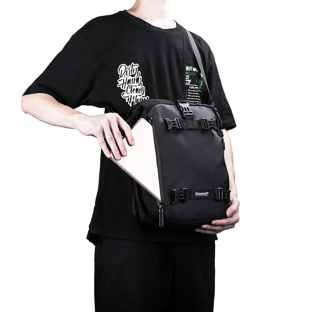 Sacoche de Réservoir Moto Étanche 10L – Fixation Rapide & Transport Modulable