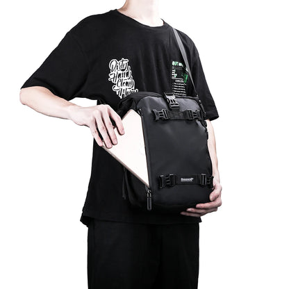 Sacoche de Réservoir Moto Étanche 10L – Fixation Rapide & Transport Modulable